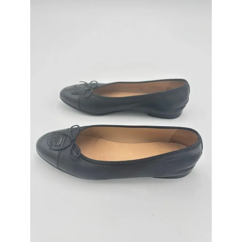 Chanel Cap Toe CC Logo Bow Ballet Flats Black Patent Leather Shoes Size EU 39.5